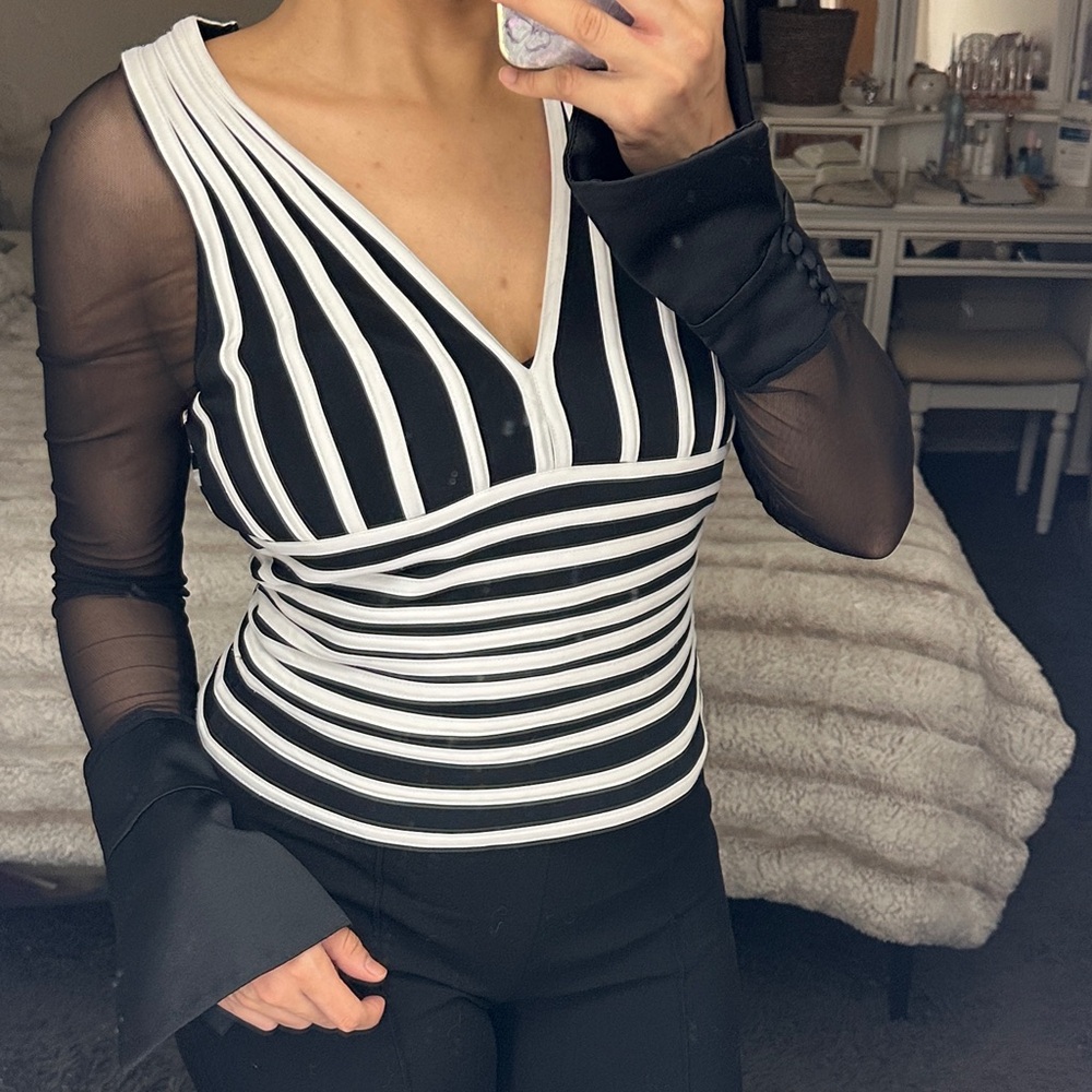 Black and White Striped Used Women's Top Size 8